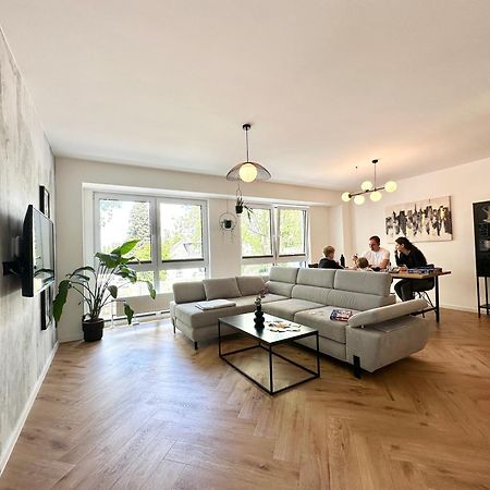 Modern Apartment - Fuer Freunde & Familien, Stadtnah, Parkplatz, E-Ladestation, Gitterbox Fuer Fahrraeder, Fitnessstudio, Digitale Gaestemappe Mit Restaurant- Und Unternehmenstipps كوبلنس المظهر الخارجي الصورة